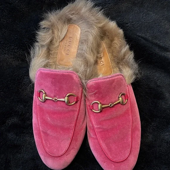Gucci Pink Suede Mules with Fur and Gold Accent - Picture 7 of 10